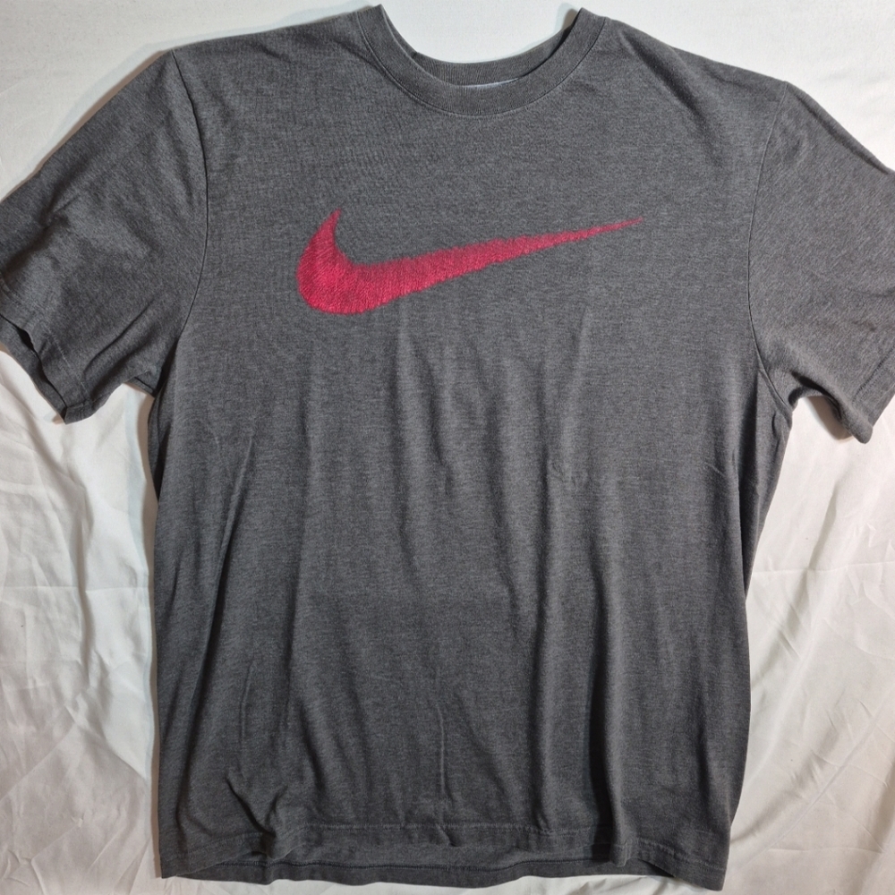 Nike Gray Tee Red Swoosh T-Shirt Mens Size XXL Fits XL